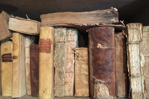 IL MIO MONDO INCANTATO: TRA PERGAMENE E FILIGRANE